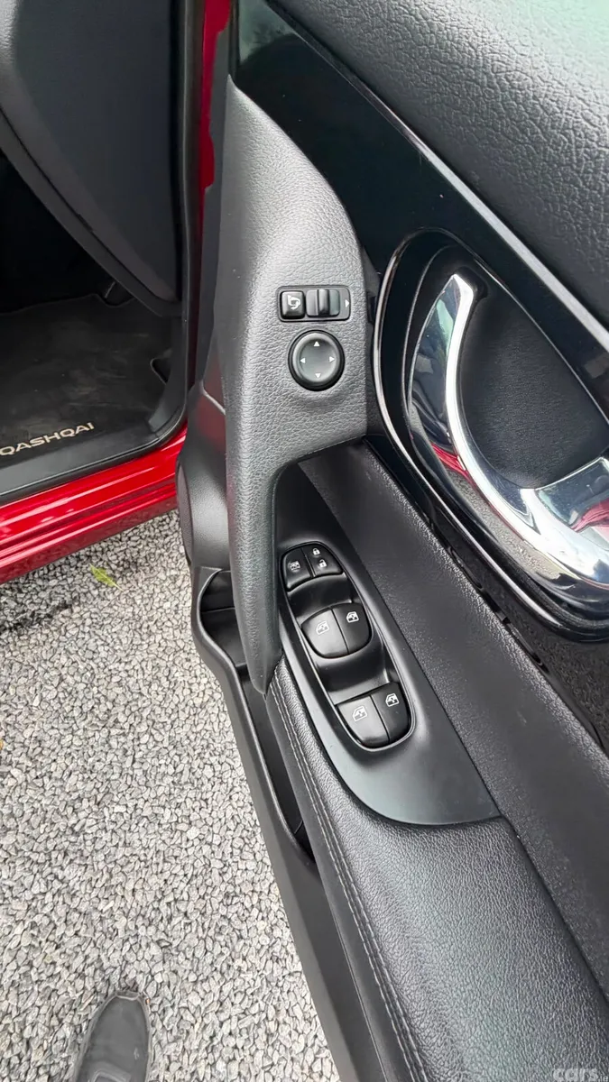 Nissan Qashqai MPV, Diesel, 2020, Red
