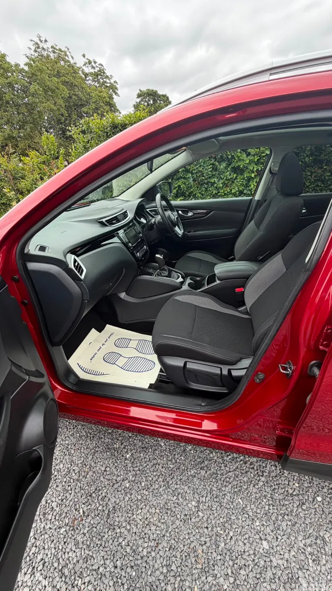 Nissan Qashqai MPV, Diesel, 2020, Red