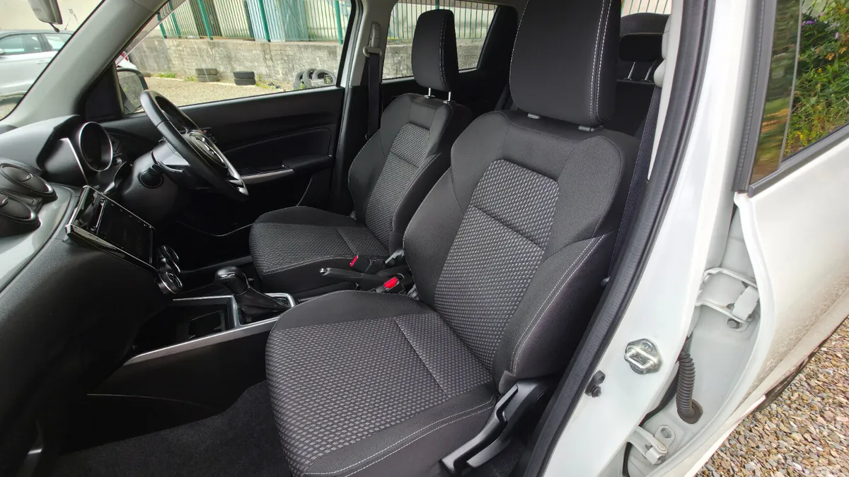 Suzuki Swift Hatchback, Petrol Hybrid, 2017, White