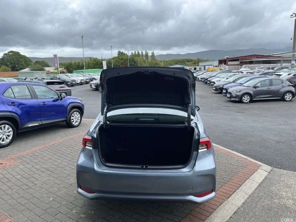 Toyota Corolla Saloon, Petrol Hybrid, 2021, Grey