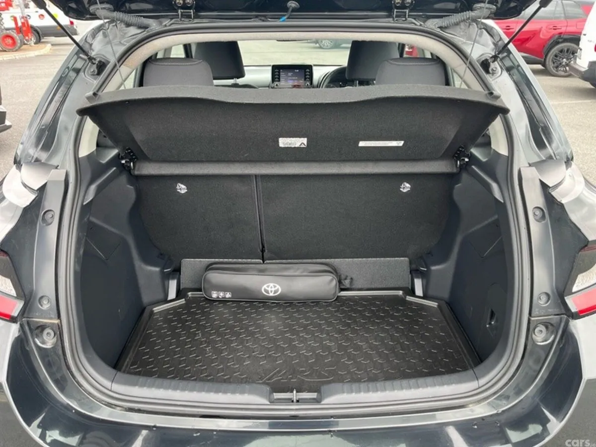 Toyota Yaris Hatchback, Petrol Hybrid, 2023, Black