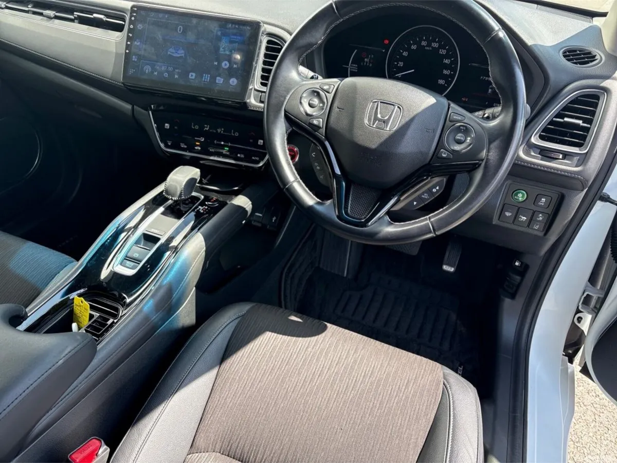 Honda Vezel Hatchback, Petrol Hybrid, 2019, White