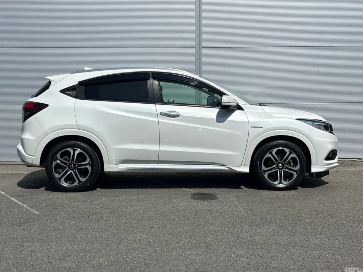 Honda Vezel Hatchback, Petrol Hybrid, 2019, White