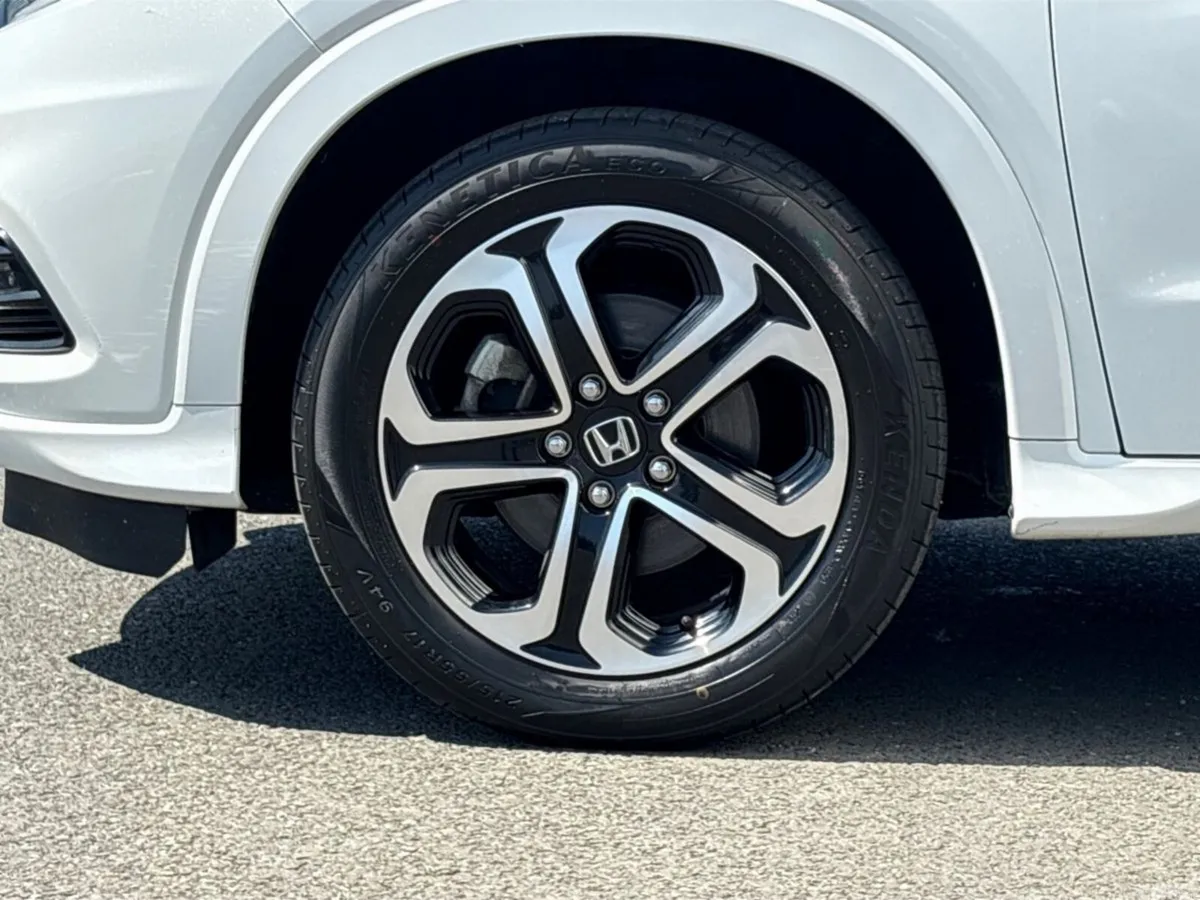 Honda Vezel Hatchback, Petrol Hybrid, 2019, White