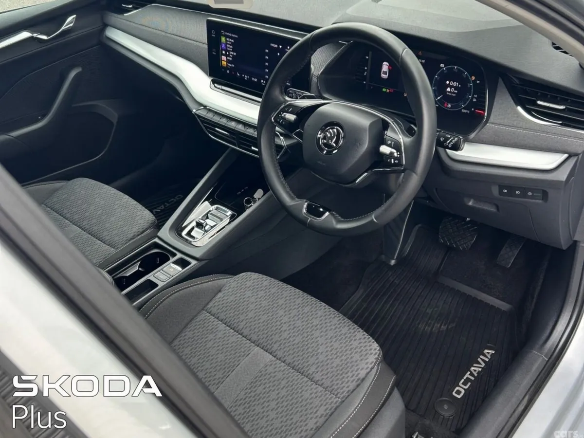 Skoda Octavia Saloon, Diesel, 2024, Silver