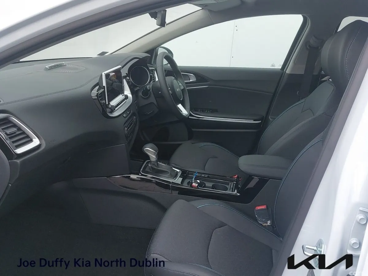 Kia XCeed Hatchback, Petrol Plug-in Hybrid, 2024, White