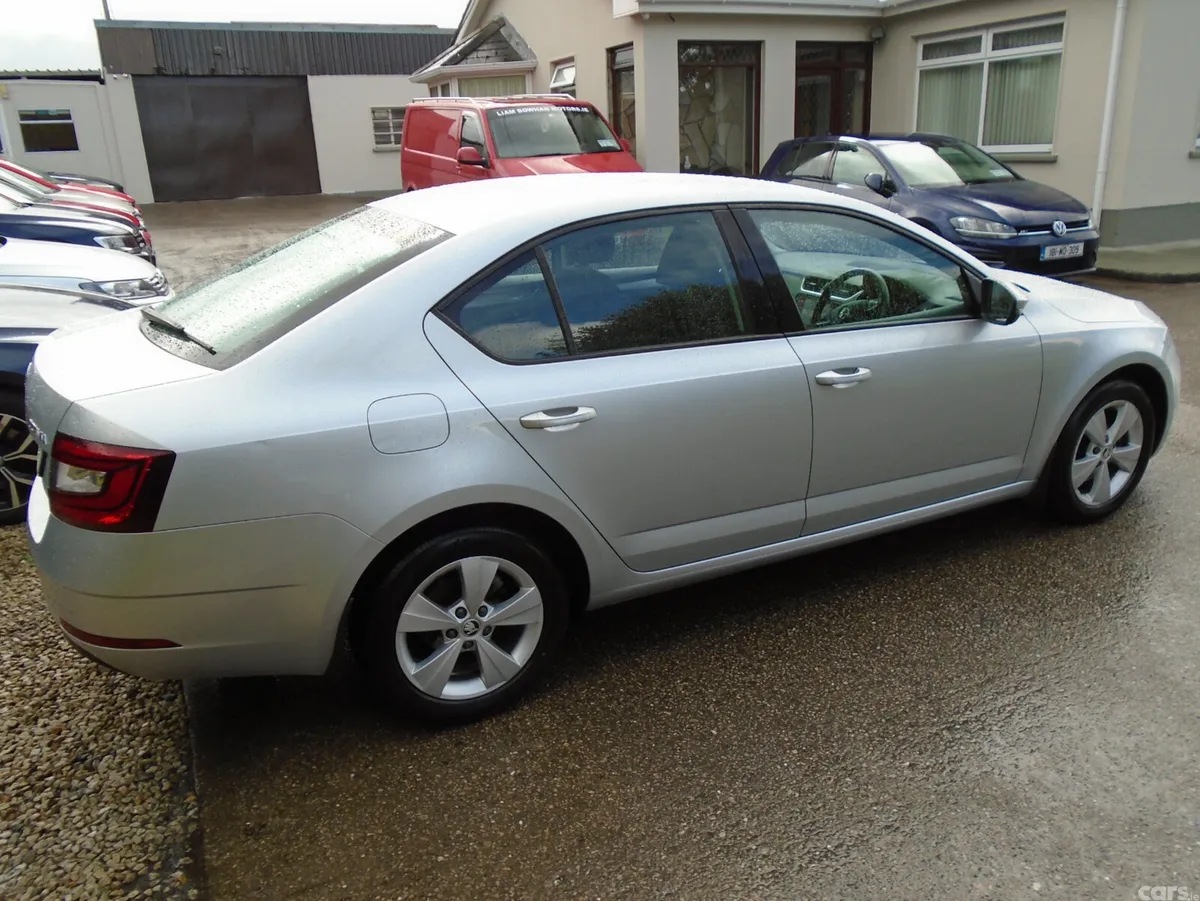Skoda Octavia Saloon, Diesel, 2019, Grey