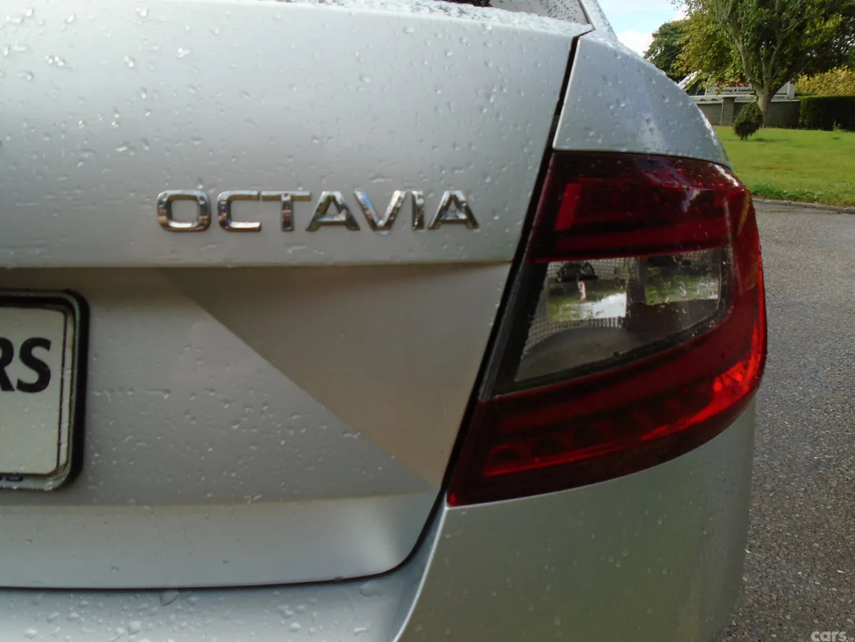 Skoda Octavia Saloon, Diesel, 2019, Grey