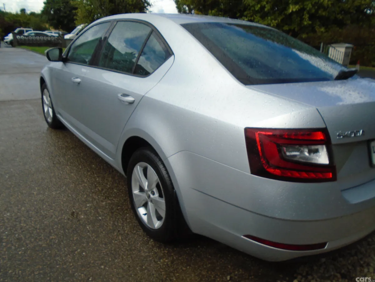 Skoda Octavia Saloon, Diesel, 2019, Grey