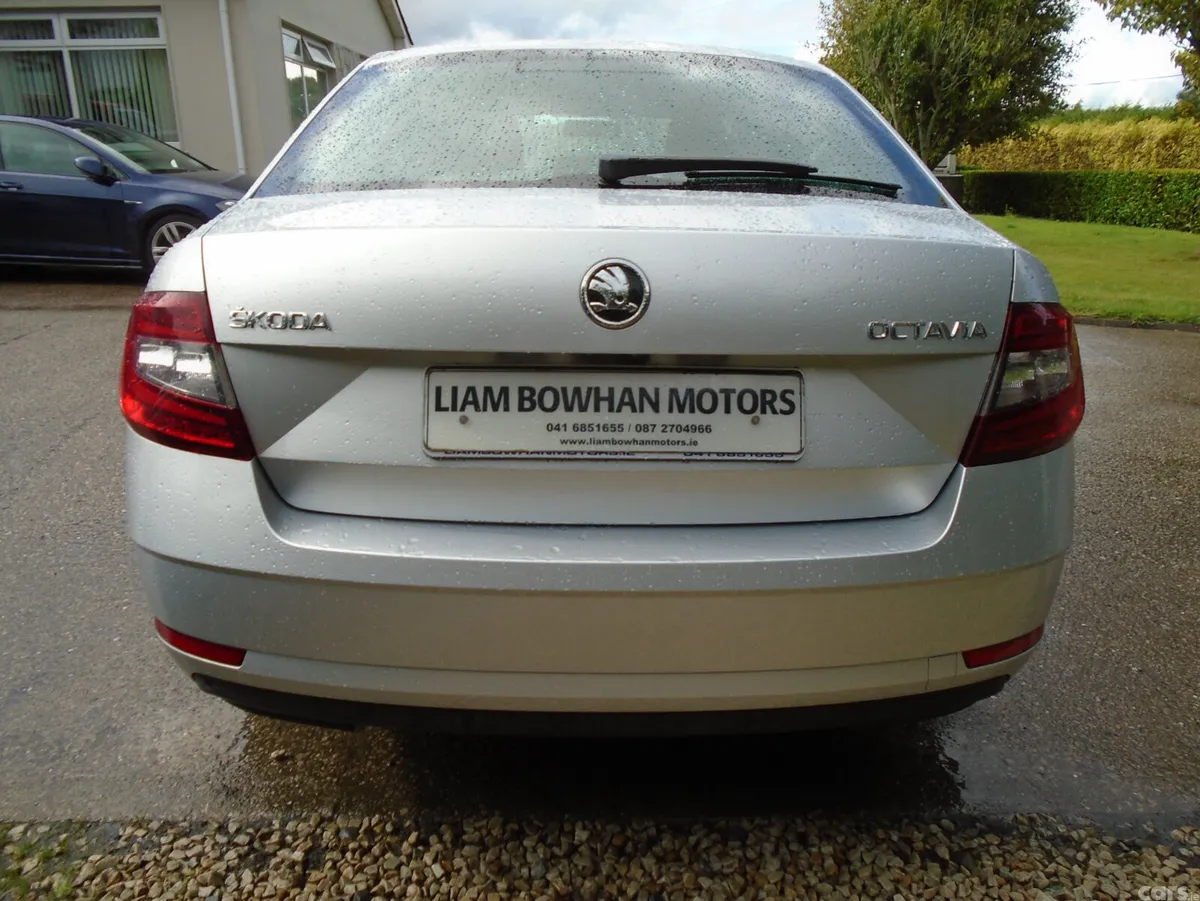 Skoda Octavia Saloon, Diesel, 2019, Grey