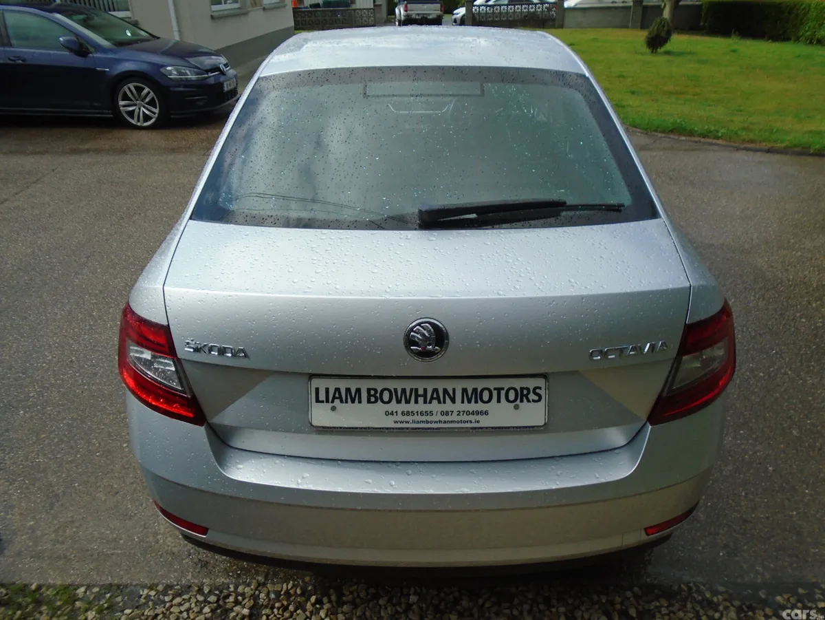 Skoda Octavia Saloon, Diesel, 2019, Grey
