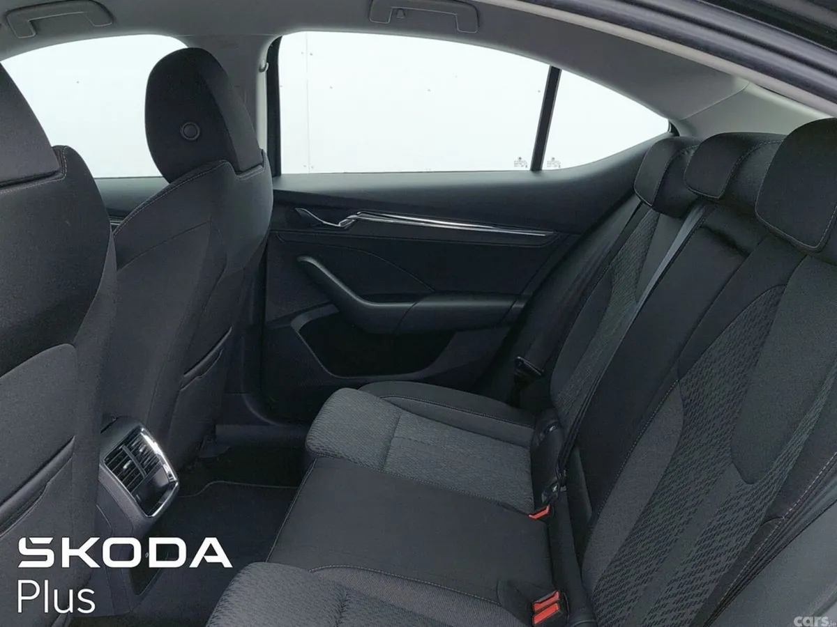Skoda Octavia Saloon, Diesel, 2023, Black