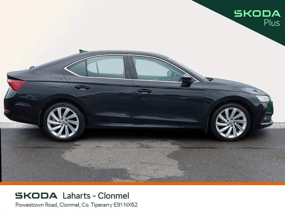 Skoda Octavia Saloon, Diesel, 2023, Black