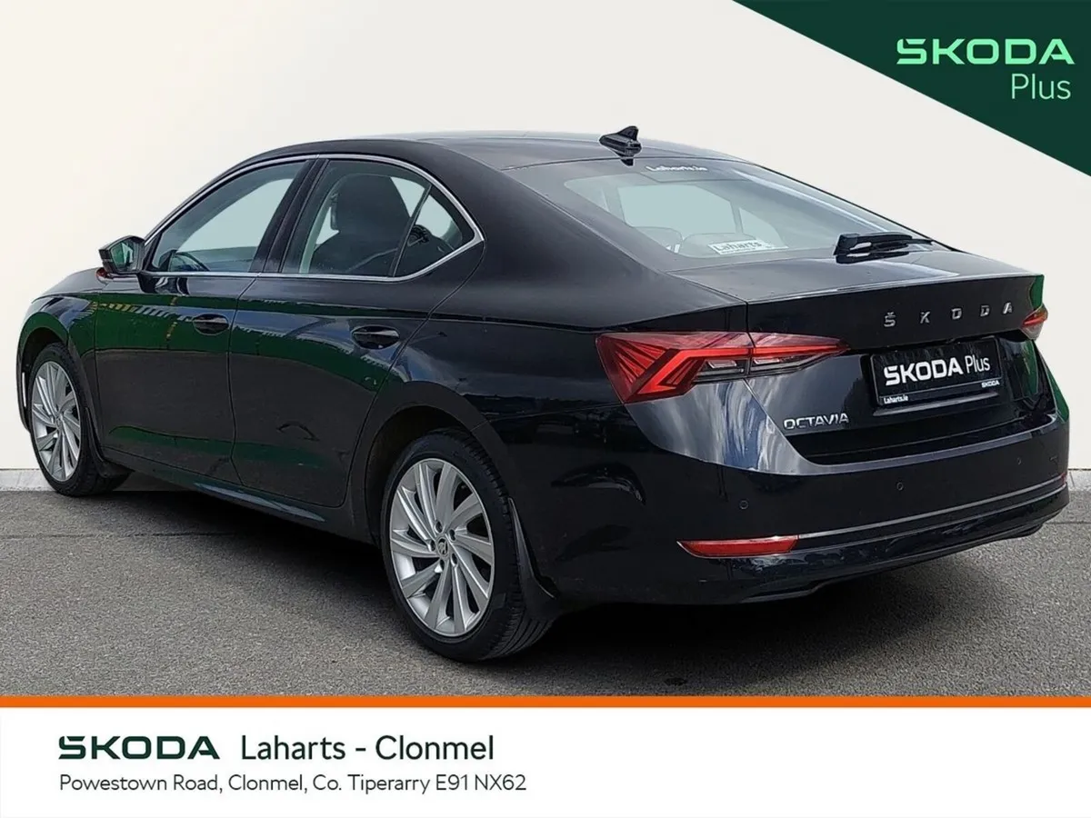 Skoda Octavia Saloon, Diesel, 2023, Black