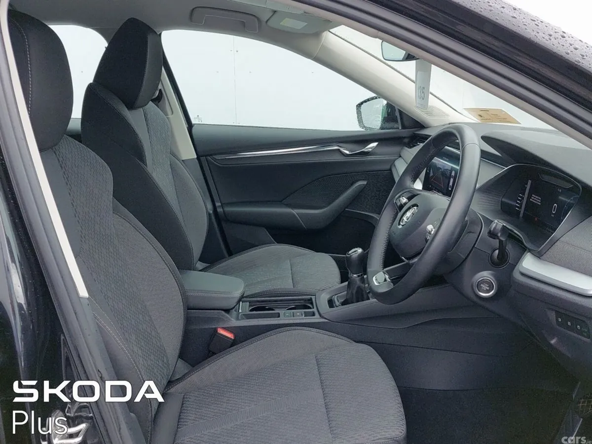 Skoda Octavia Saloon, Diesel, 2023, Black