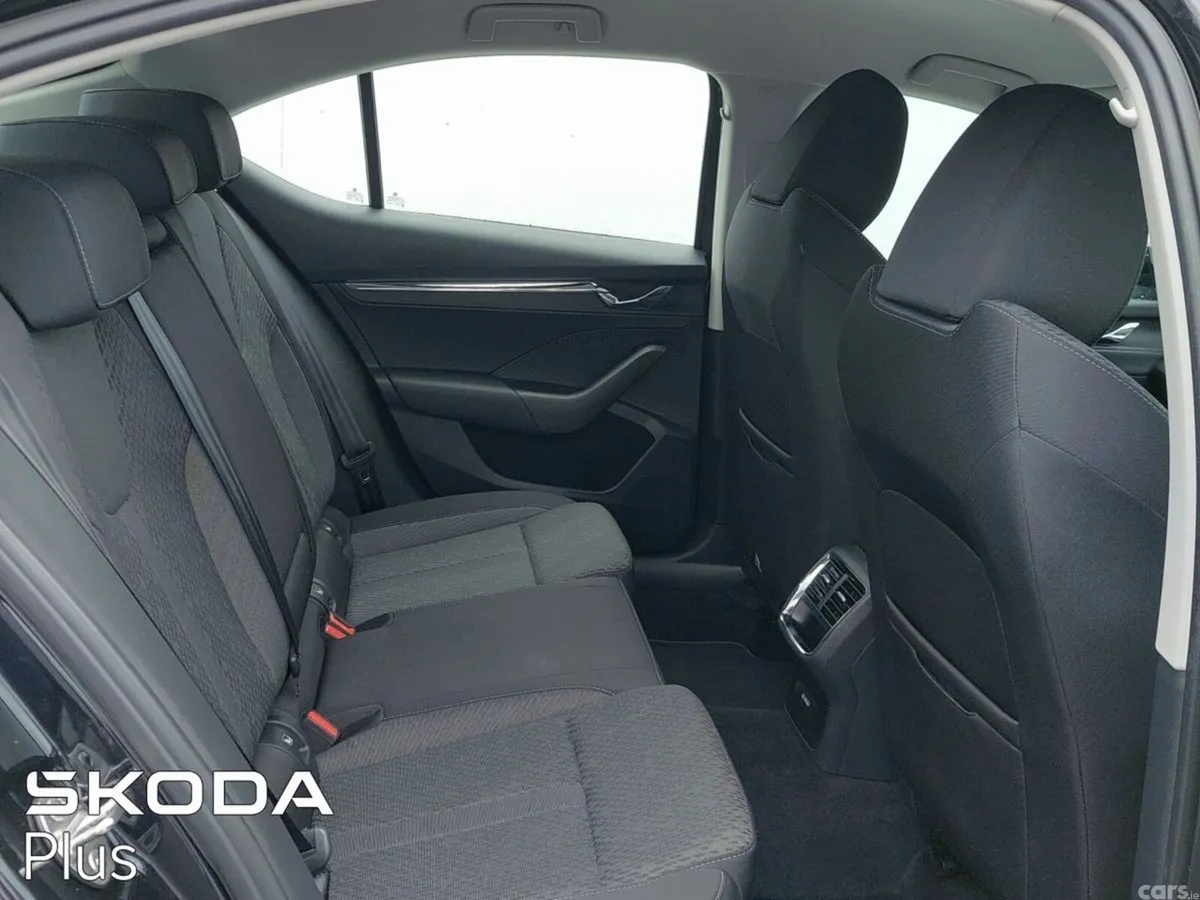 Skoda Octavia Saloon, Diesel, 2023, Black