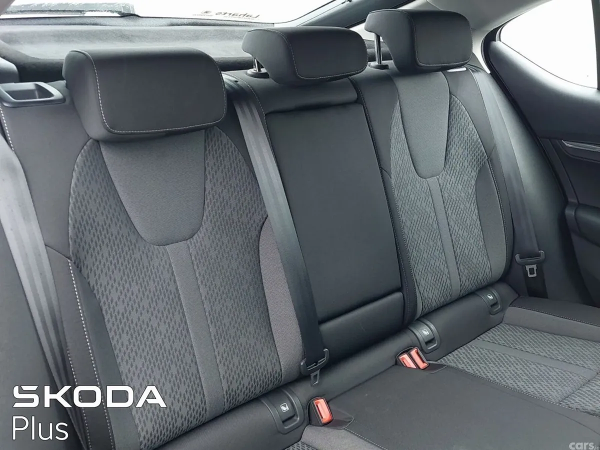 Skoda Octavia Saloon, Diesel, 2023, Black