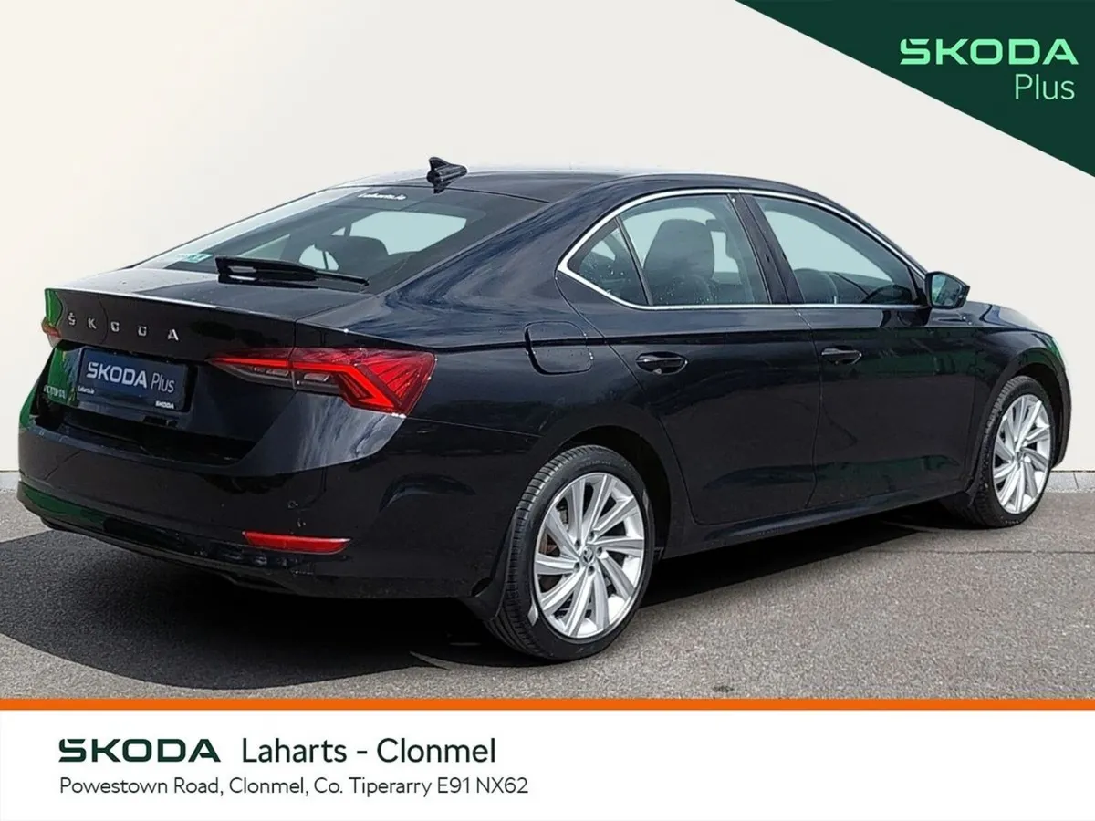 Skoda Octavia Saloon, Diesel, 2023, Black
