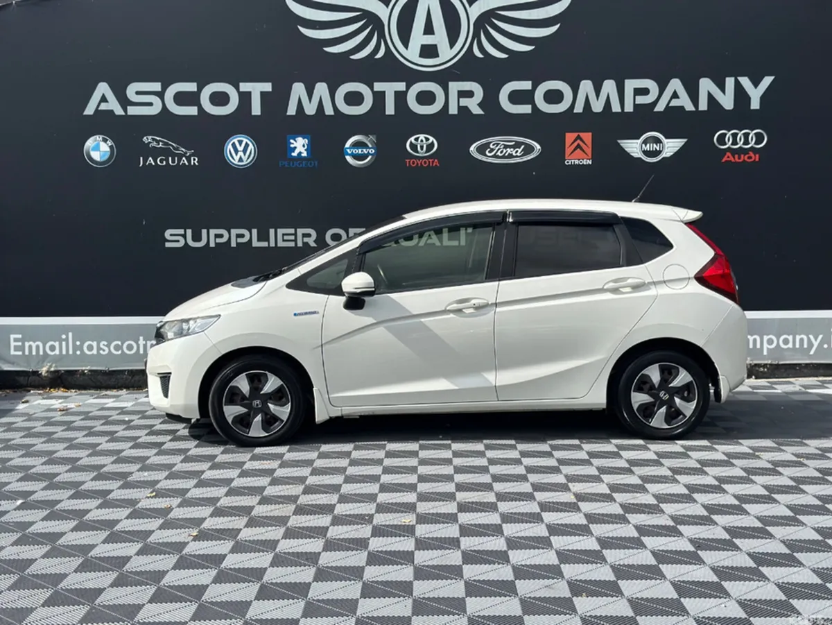 Honda Fit Hatchback, Petrol Hybrid, 2017, White