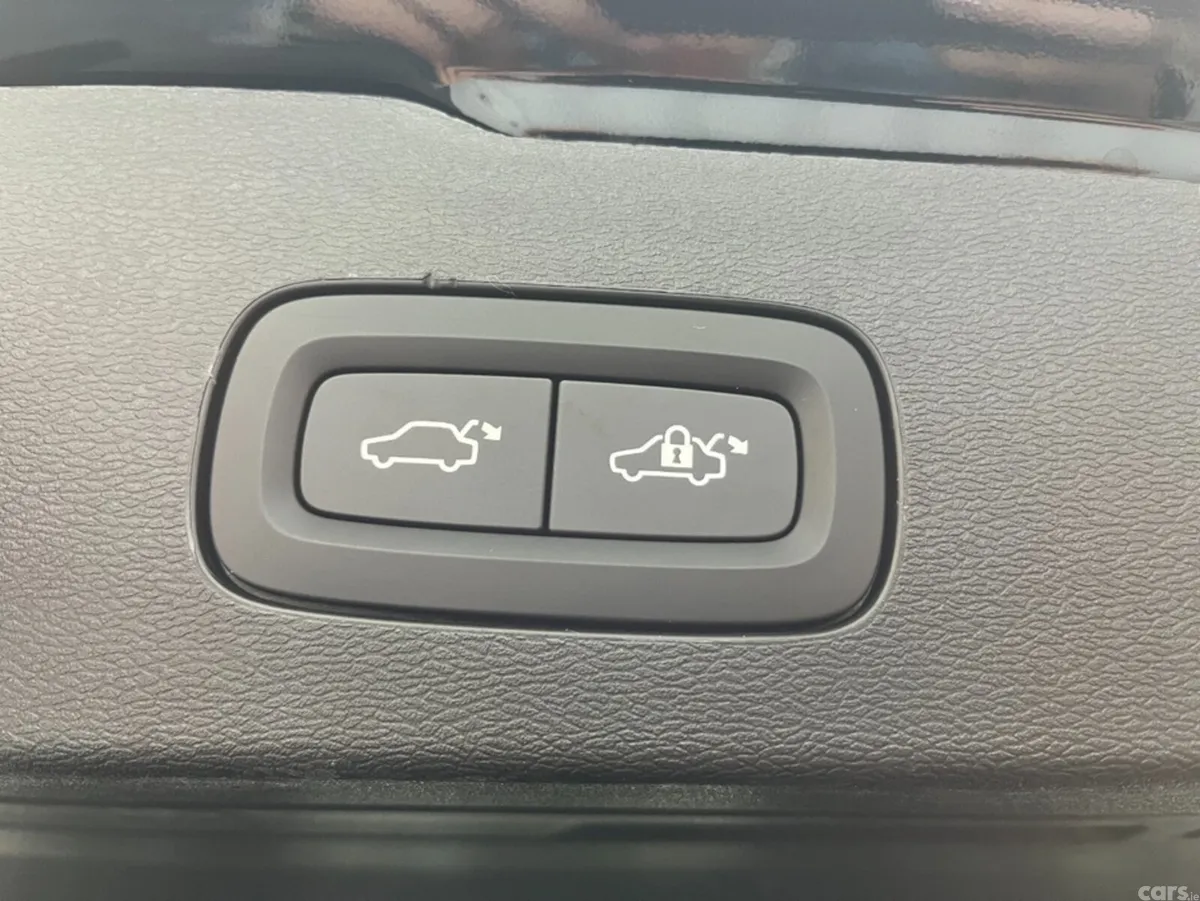 Volvo V60 Estate, Petrol Plug-in Hybrid, 2024, Black