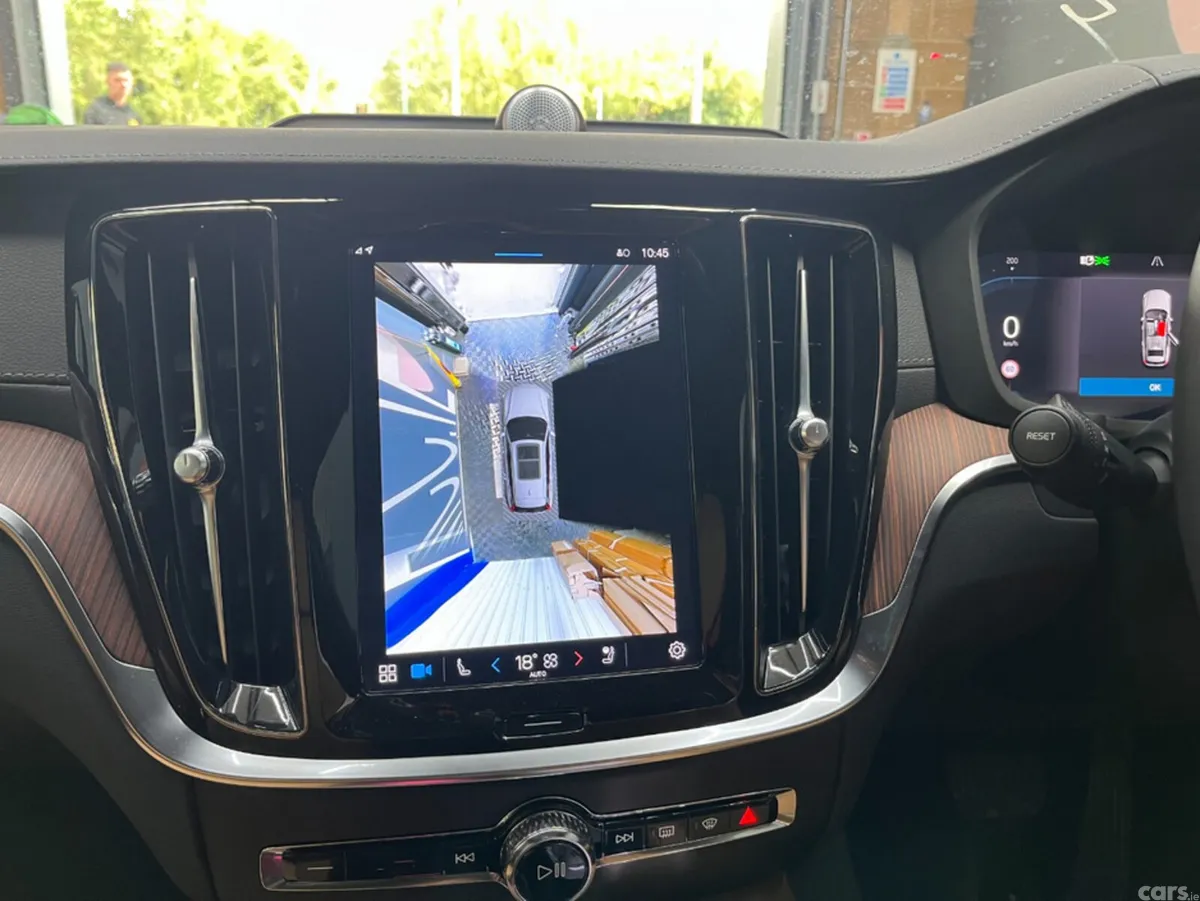 Volvo V60 Estate, Petrol Plug-in Hybrid, 2024, Black