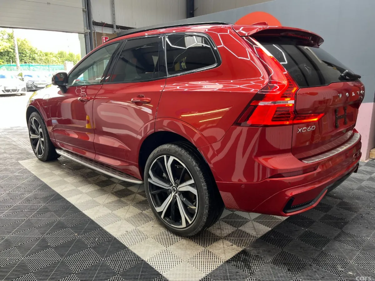Volvo XC60 SUV, Petrol Hybrid, 2023, Red