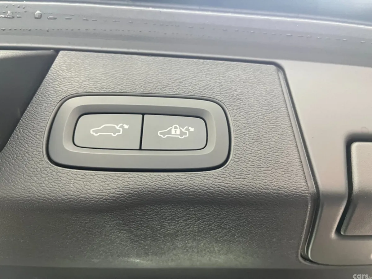 Volvo XC60 SUV, Petrol Hybrid, 2023, Red