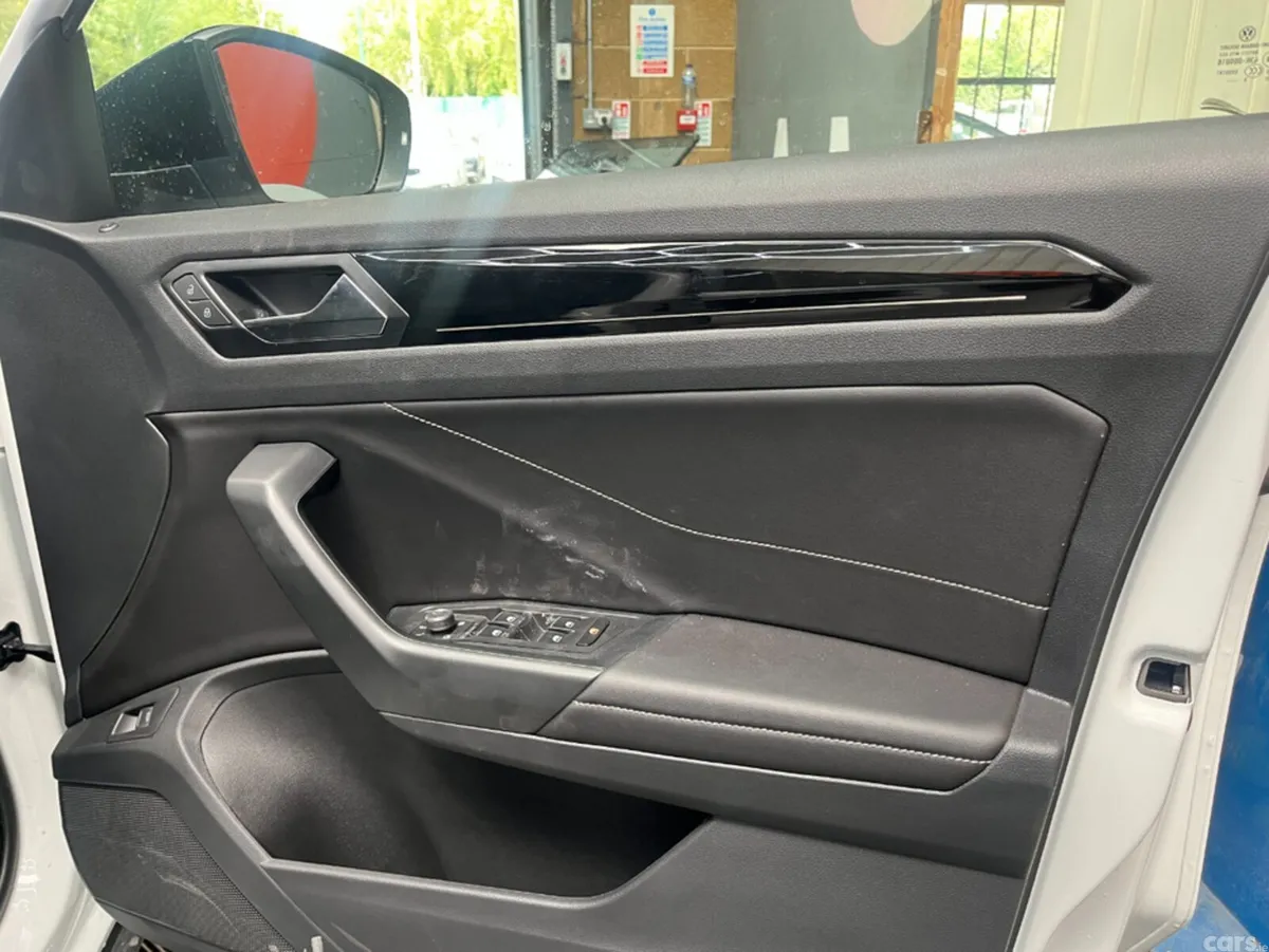 Volkswagen T-Roc SUV, Unknown, 2024, White