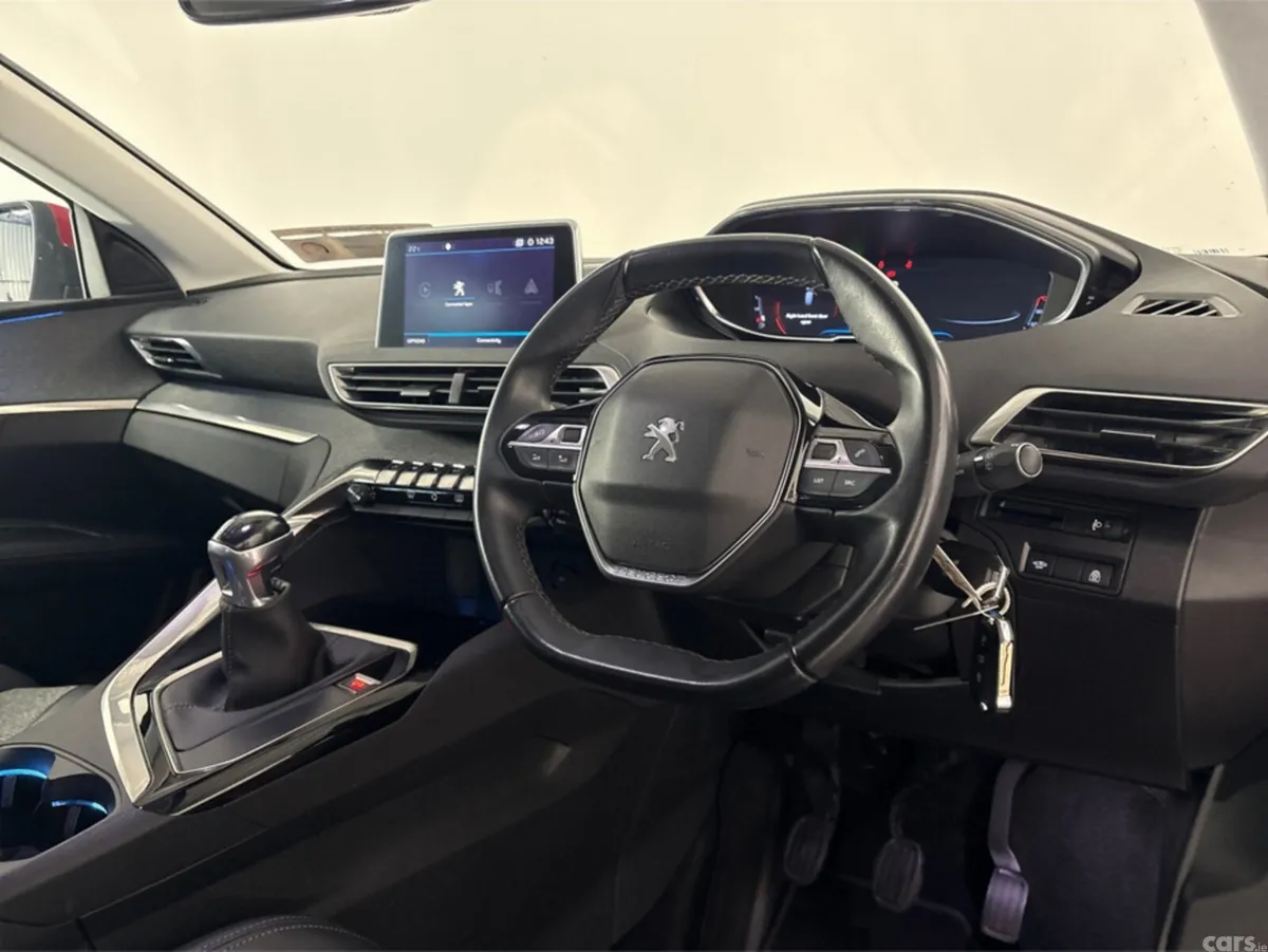 Peugeot 3008 Hatchback, Diesel, 2019, Red