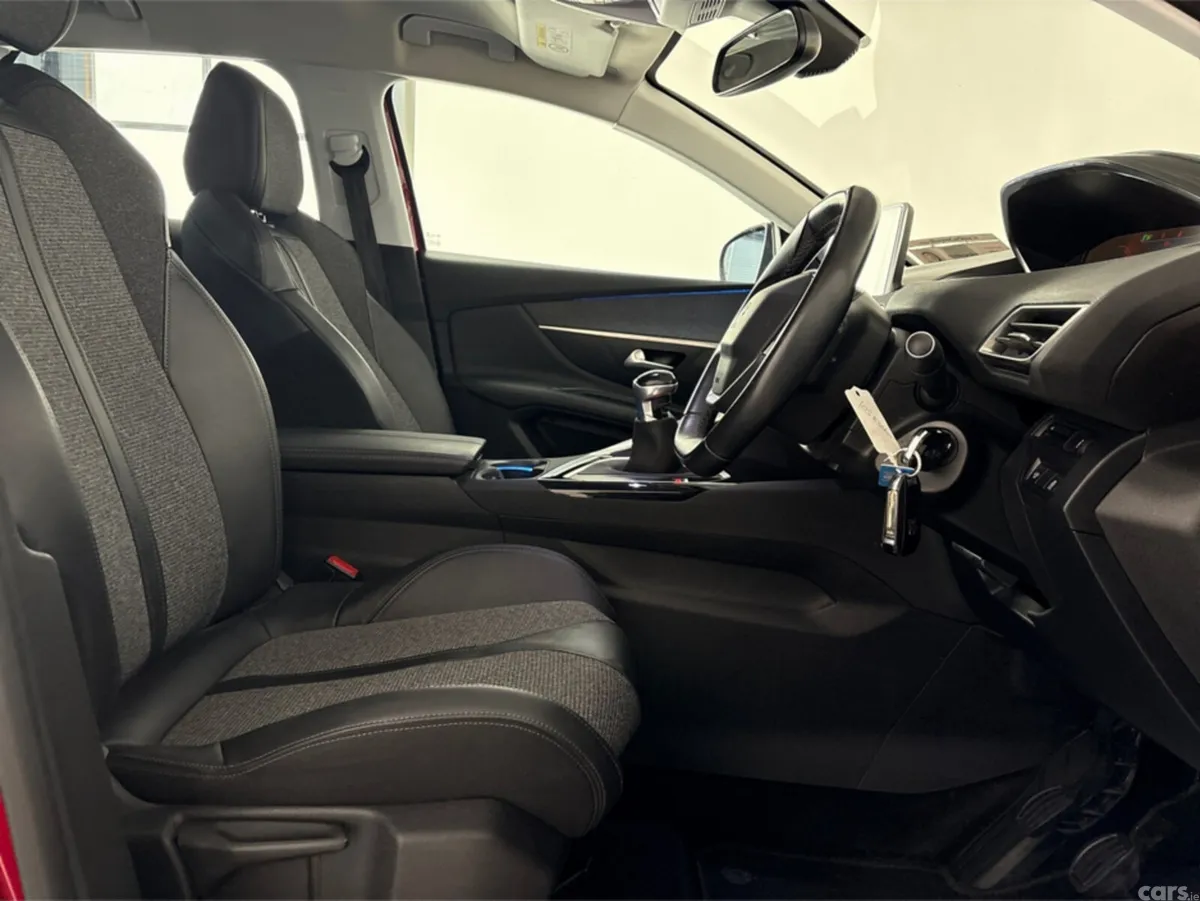 Peugeot 3008 Hatchback, Diesel, 2019, Red