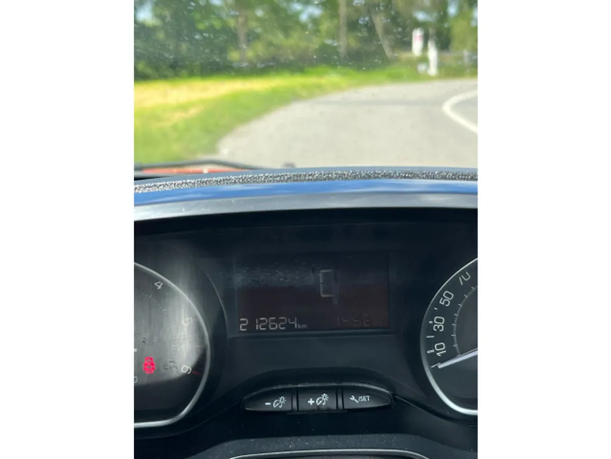 Peugeot 2008 Estate, Diesel, 2017, Red