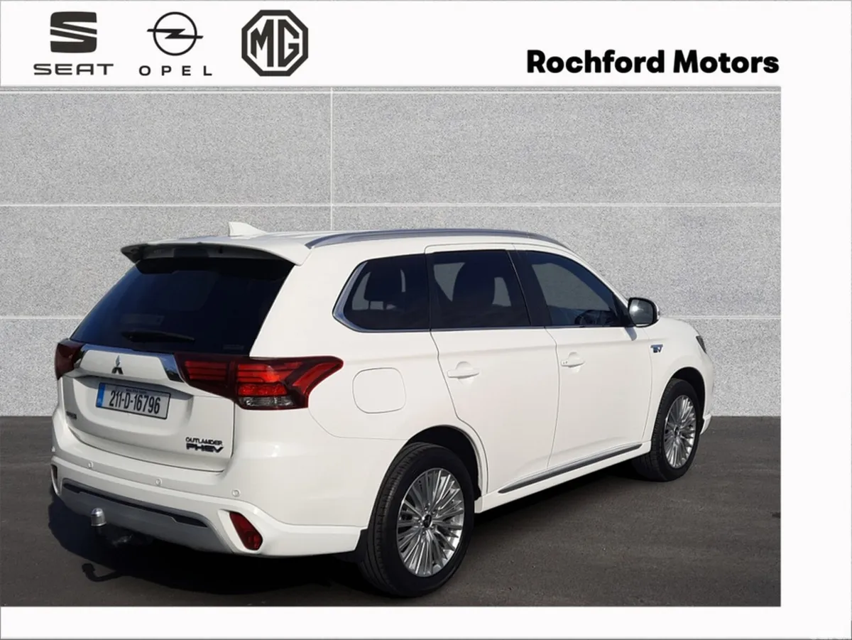 Mitsubishi Outlander Estate, Petrol Plug-in Hybrid, 2021, White
