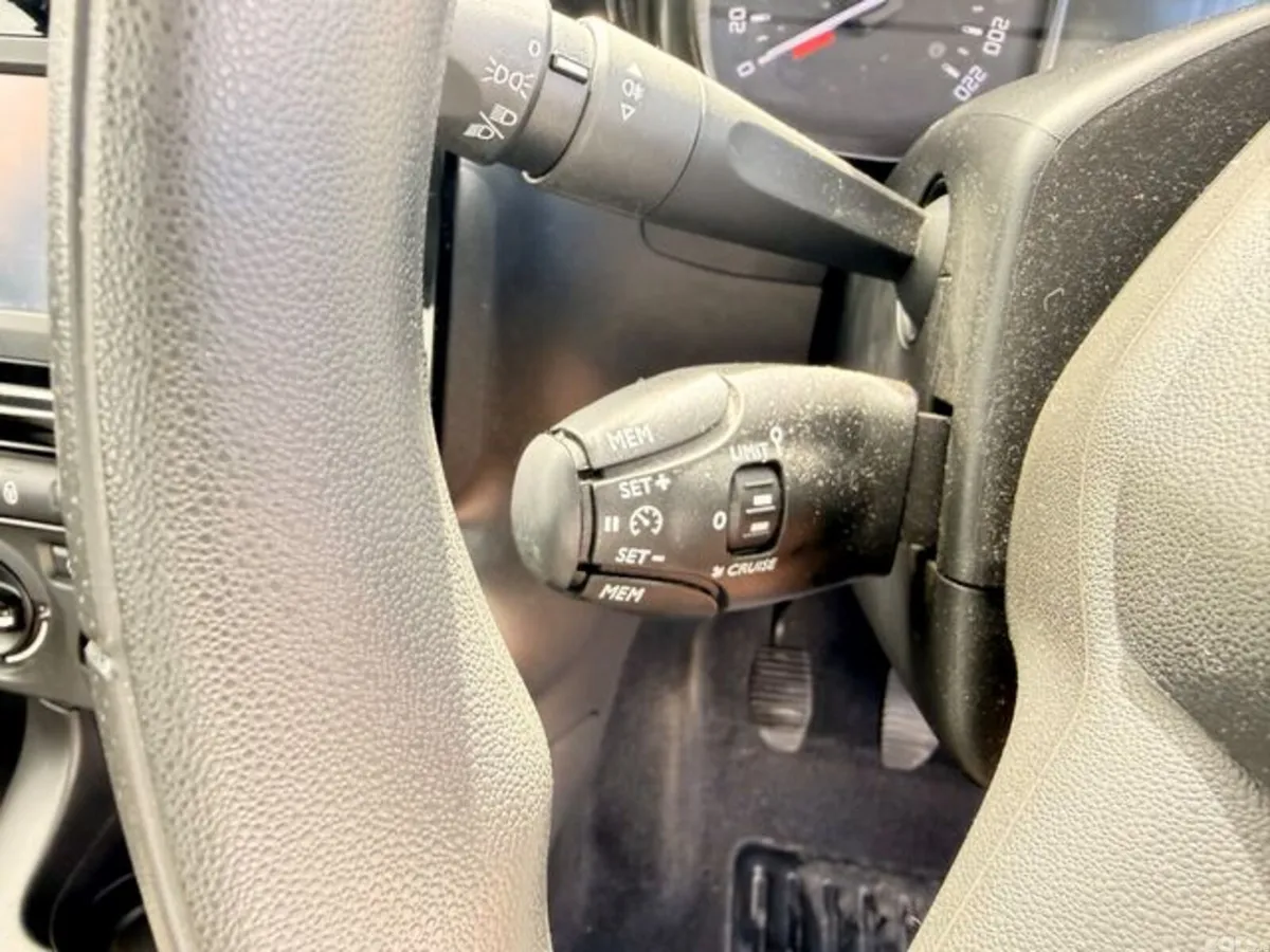 Citroen C3 Hatchback, Petrol, 2023, Grey