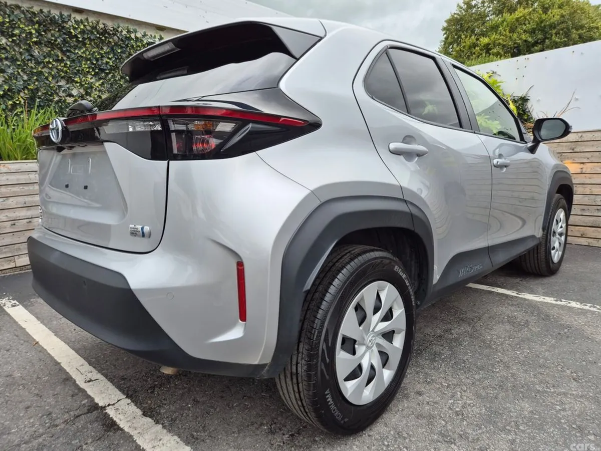 Toyota Yaris Cross SUV, Petrol Hybrid, 2022, Silver
