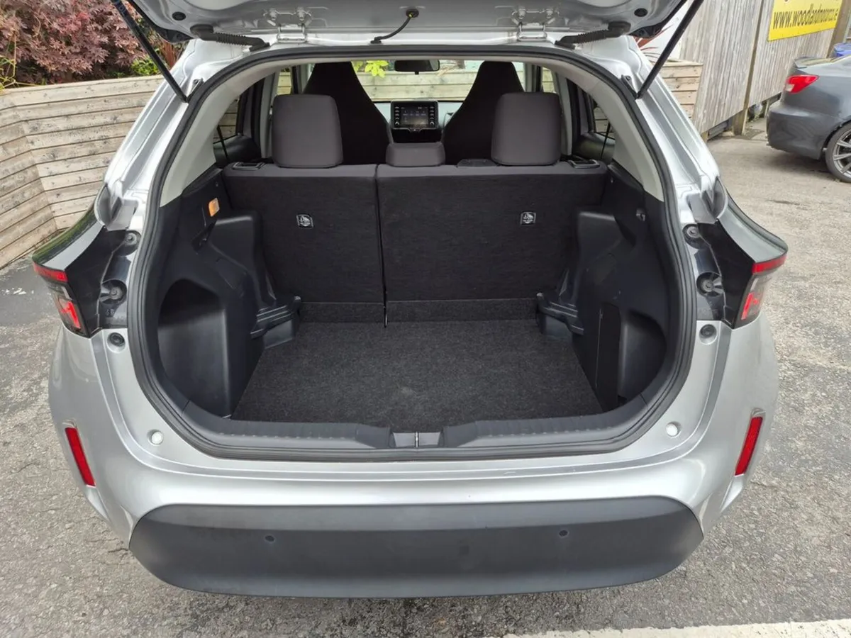 Toyota Yaris Cross SUV, Petrol Hybrid, 2022, Silver