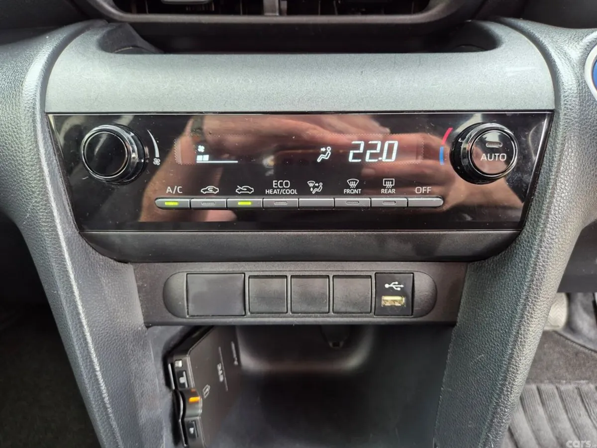 Toyota Yaris Cross SUV, Petrol Hybrid, 2022, Silver