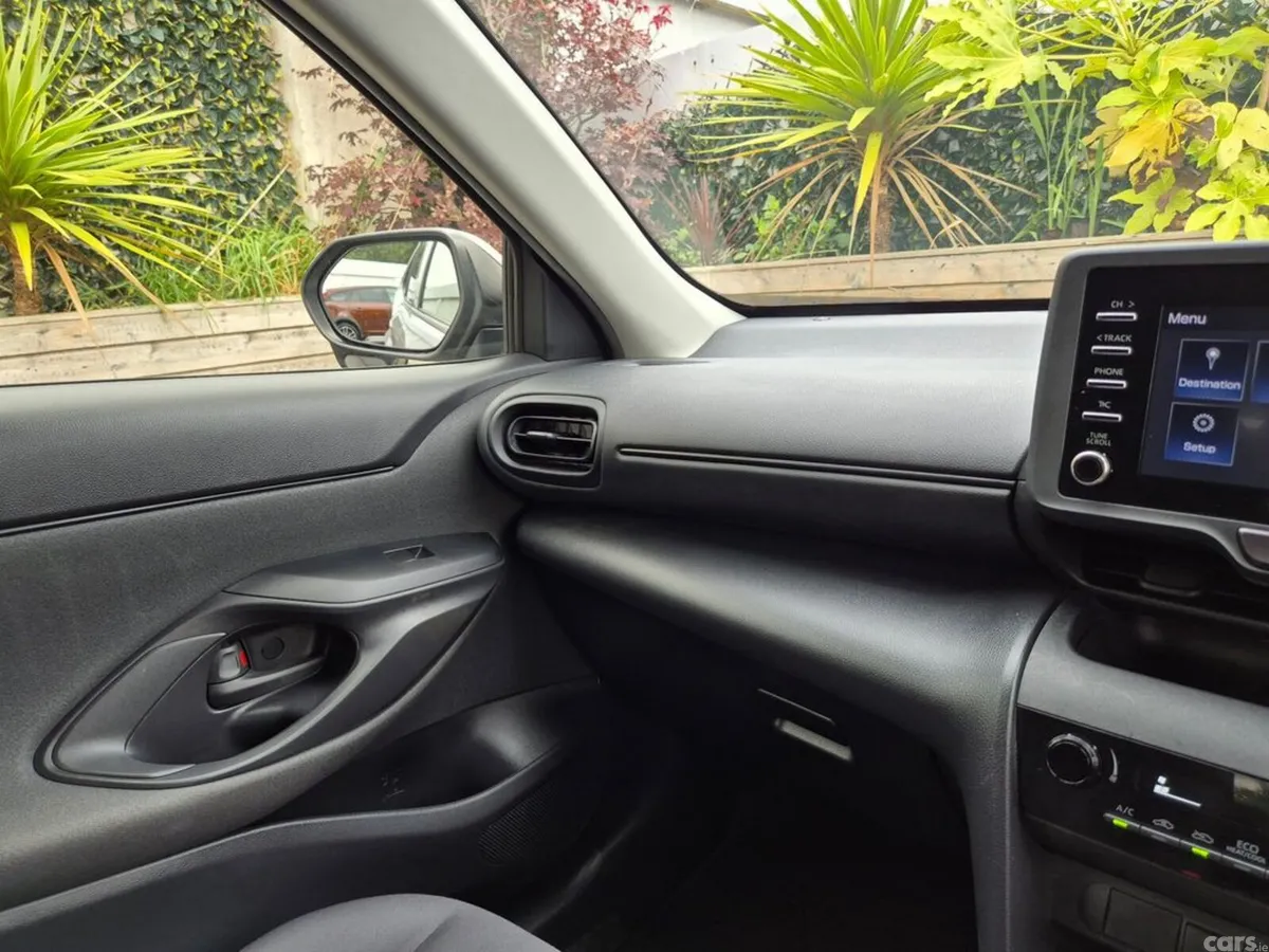 Toyota Yaris Cross SUV, Petrol Hybrid, 2022, Silver