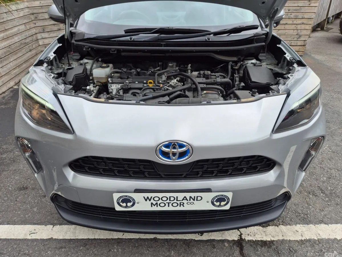 Toyota Yaris Cross SUV, Petrol Hybrid, 2022, Silver