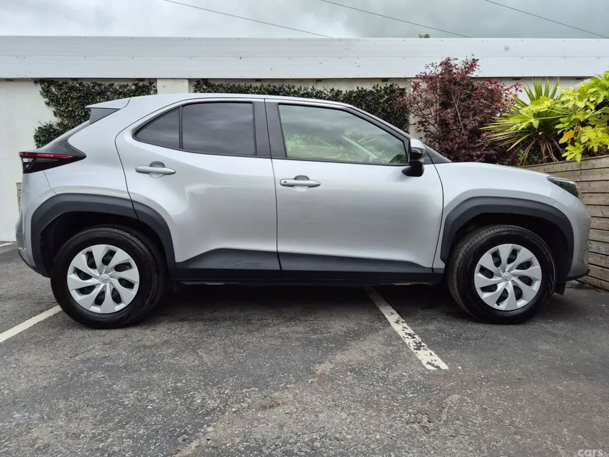 Toyota Yaris Cross SUV, Petrol Hybrid, 2022, Silver