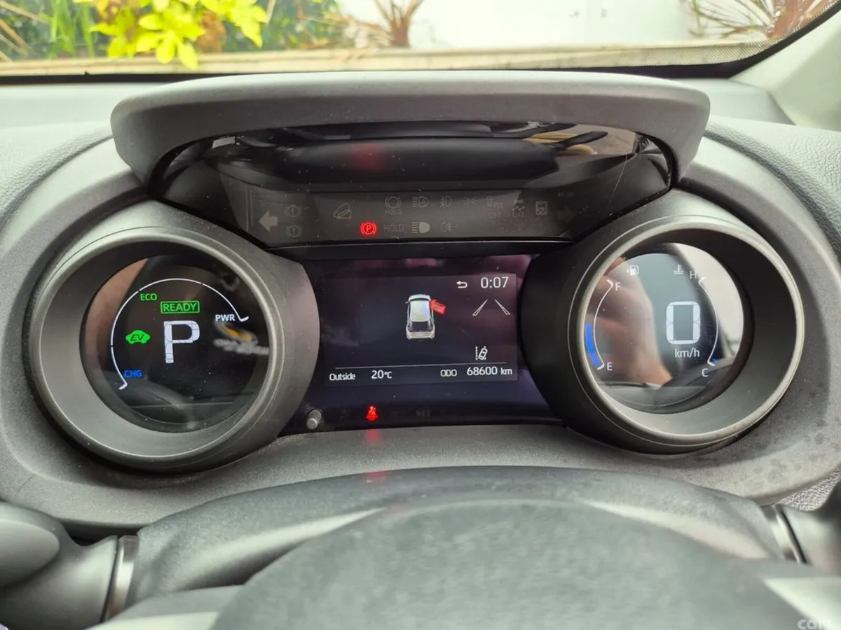 Toyota Yaris Cross SUV, Petrol Hybrid, 2022, Silver