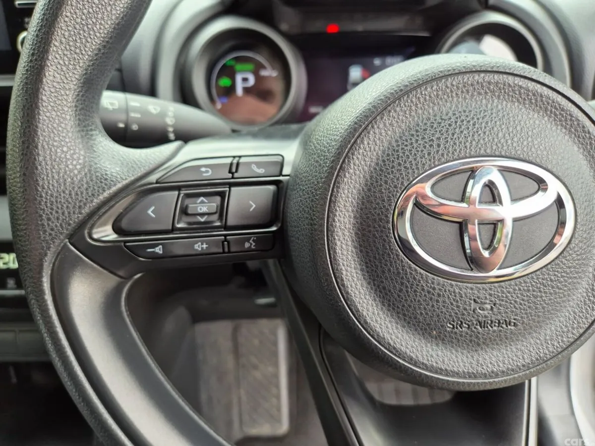 Toyota Yaris Cross SUV, Petrol Hybrid, 2022, Silver