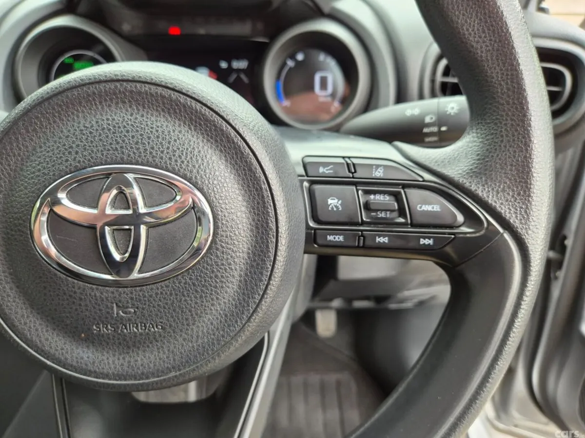 Toyota Yaris Cross SUV, Petrol Hybrid, 2022, Silver