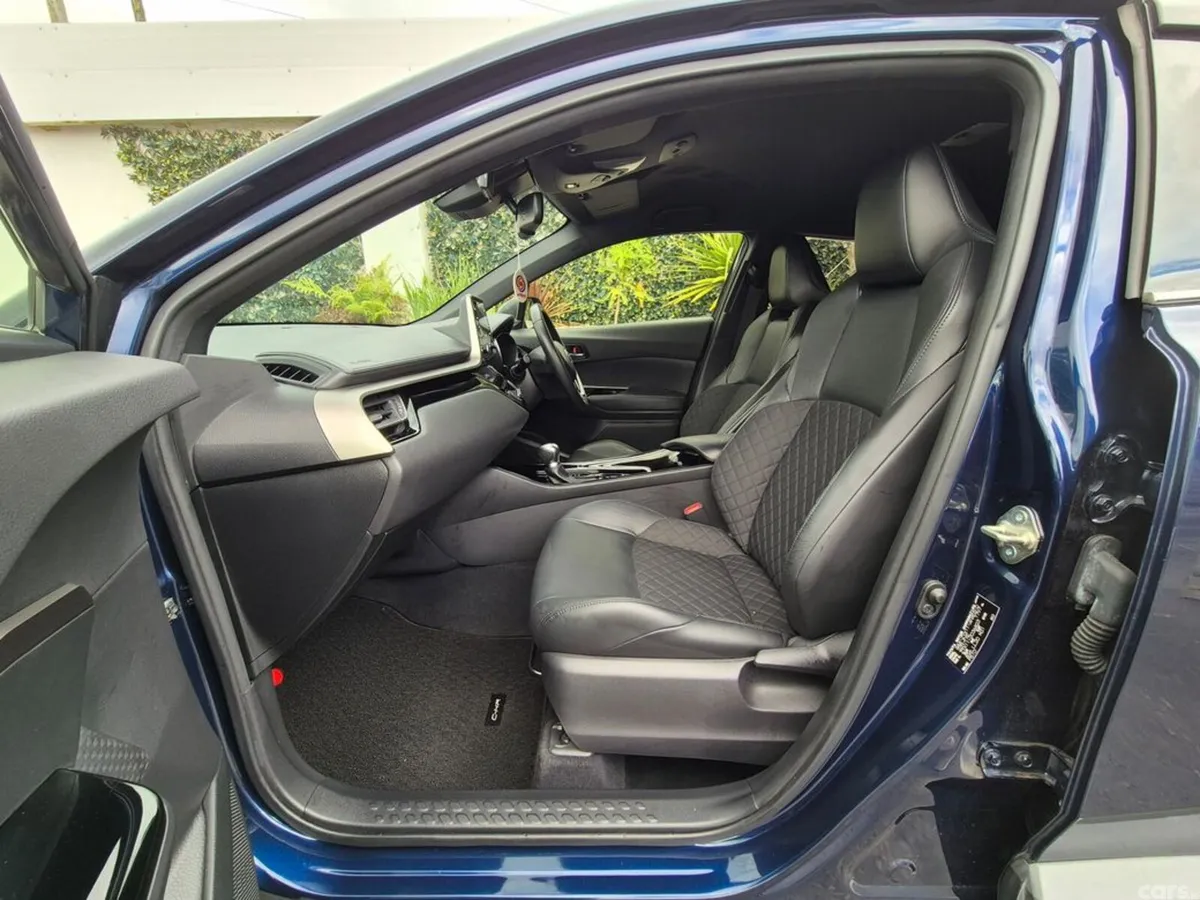 Toyota C-HR SUV, Petrol Hybrid, 2021, Blue