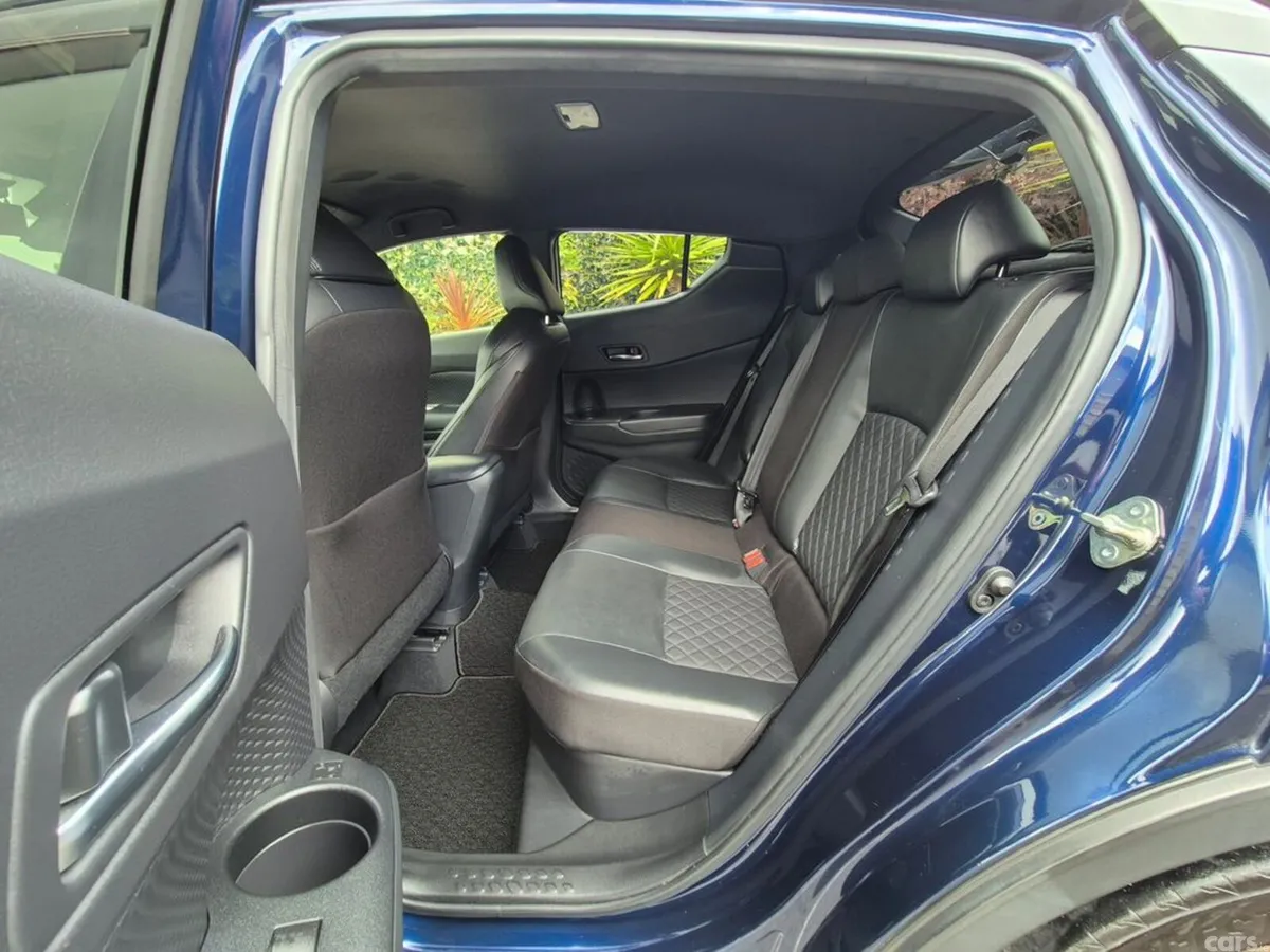 Toyota C-HR SUV, Petrol Hybrid, 2021, Blue