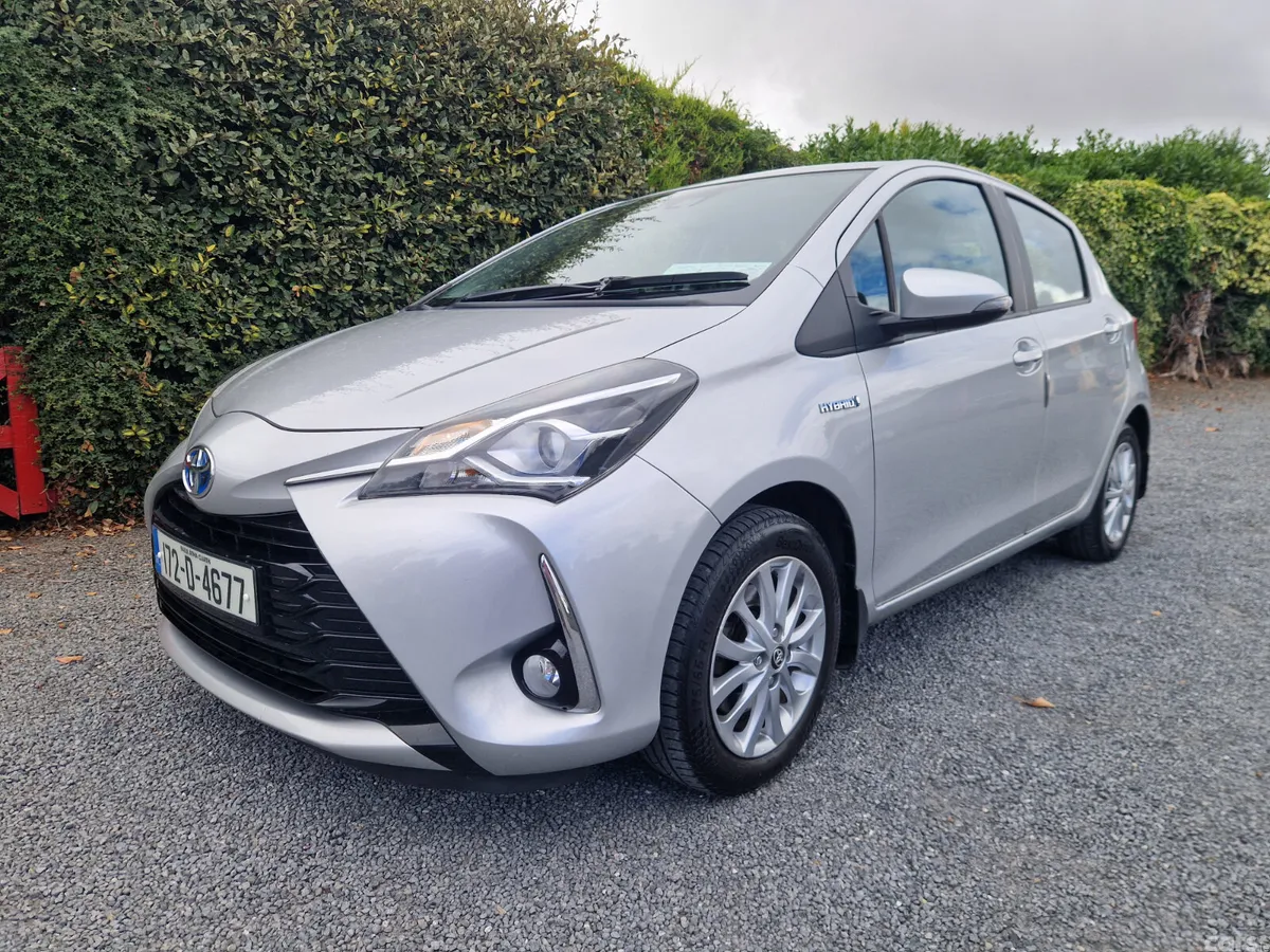Toyota Yaris Hatchback, Petrol Hybrid, 2017, Grey