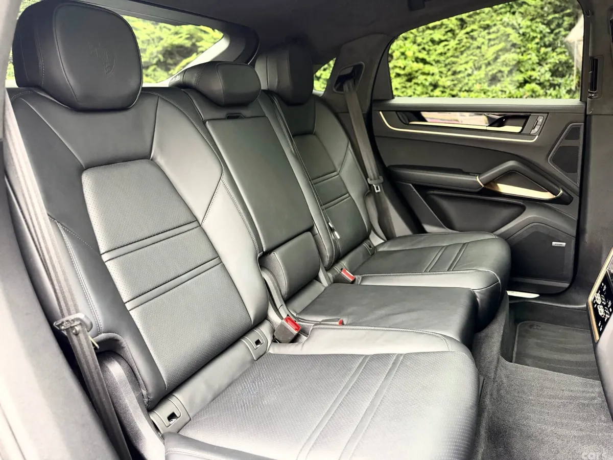 Porsche Cayenne SUV, Petrol Plug-in Hybrid, 2025, Grey