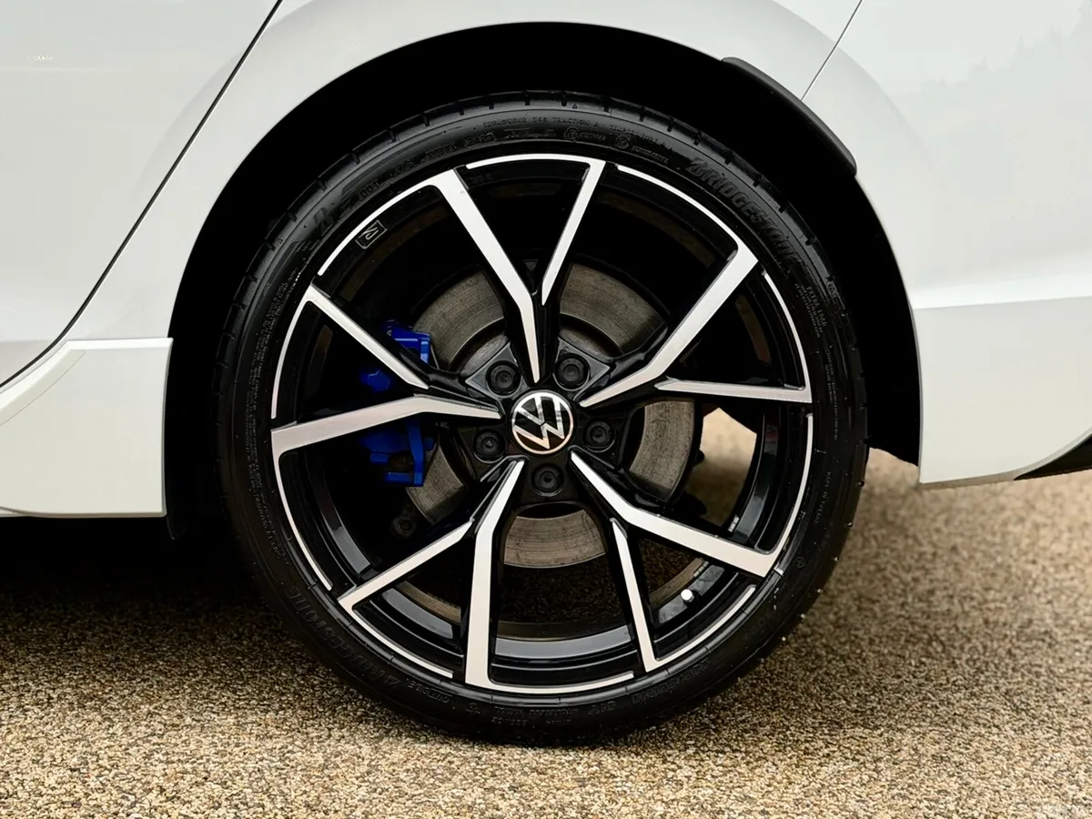 Volkswagen Golf Estate, Petrol, 2023, White