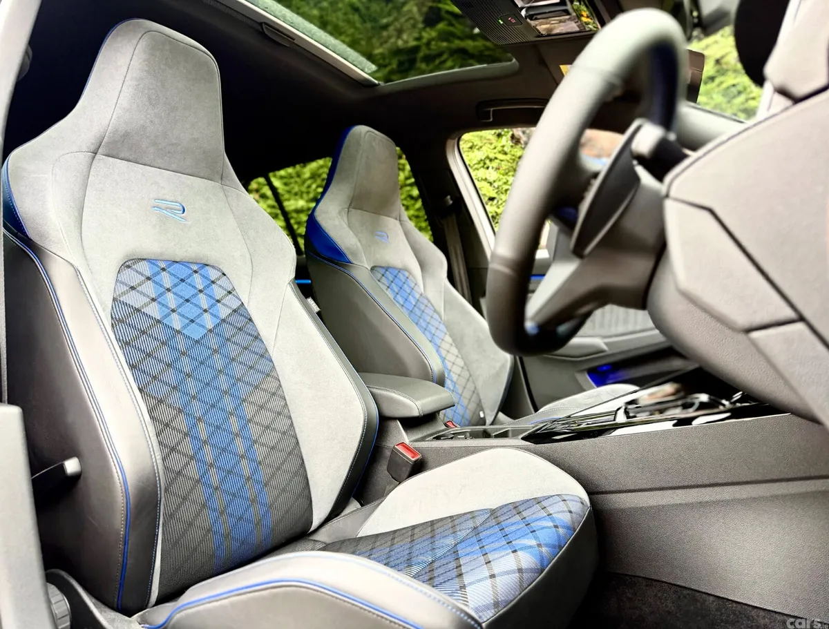 Volkswagen Golf Estate, Petrol, 2023, White