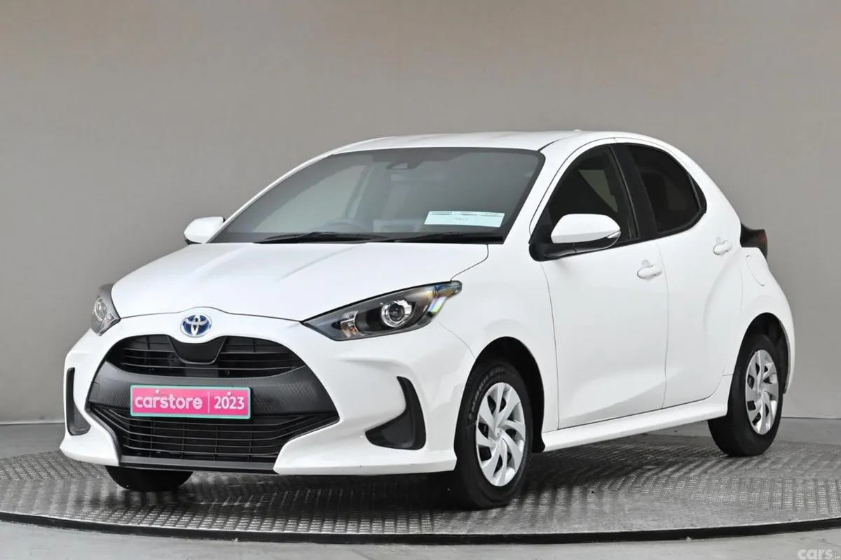 Toyota Yaris Hatchback, Petrol Hybrid, 2023, White