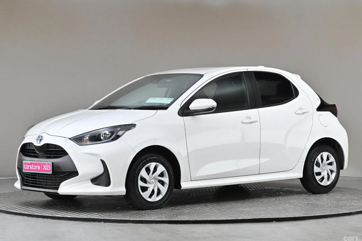 Toyota Yaris Hatchback, Petrol Hybrid, 2023, White